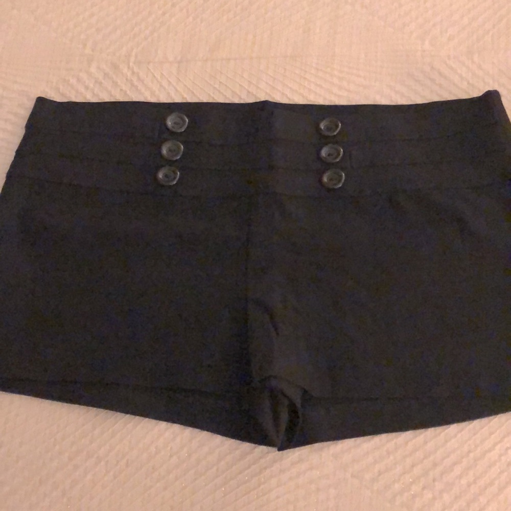 Charlotte Russe Black Dress Shorts Size L 75%Rayon 21%Nylon 4%Spandex